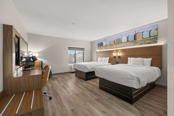 Premium 2 Queen Beds (10 of 16)