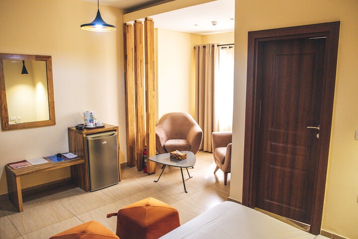 Room 25 of 48