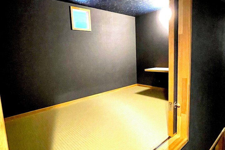 Room 5 of 7