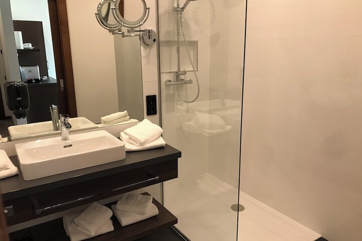 Room 37 of 75