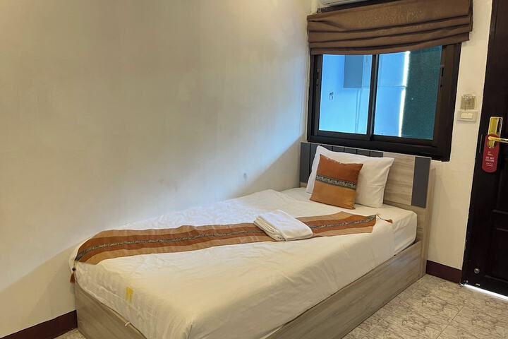 Room 37 of 68
