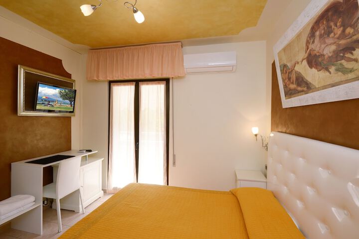 Room 9 of 43