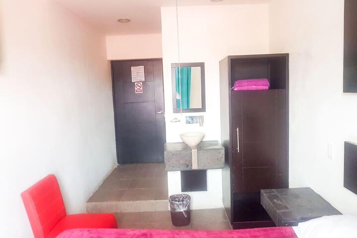 Room 8 of 33