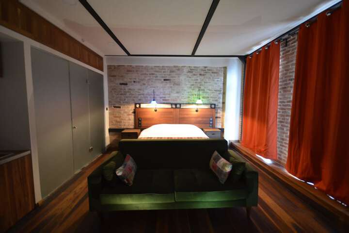 Room 9 of 40