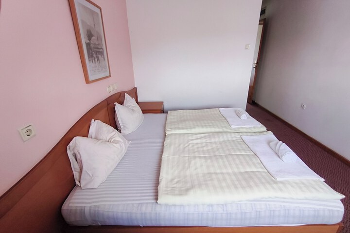 Room 8 of 54