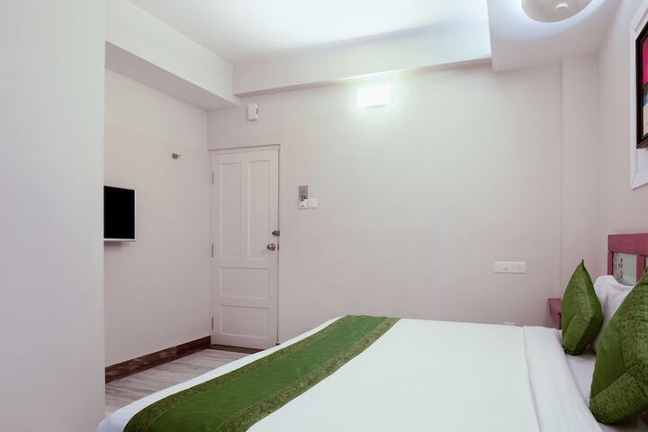 Room 12 of 48