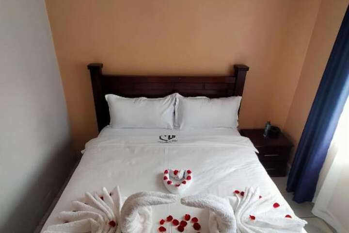 Room 4 of 10