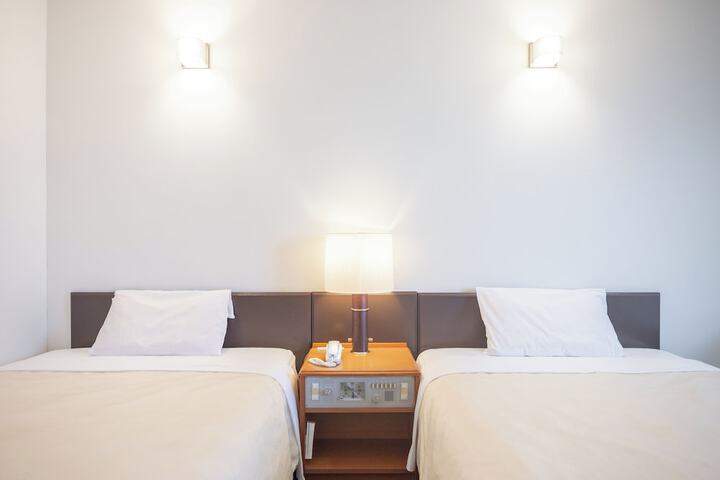 Room 11 of 50