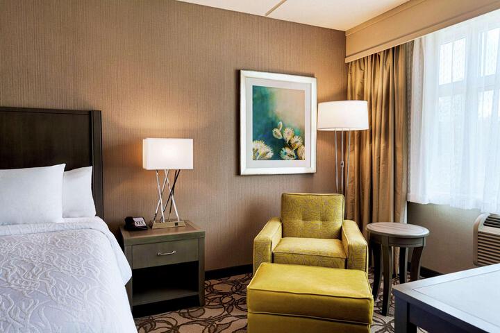 1 King Bed with Sofa Bed (3 of 16)