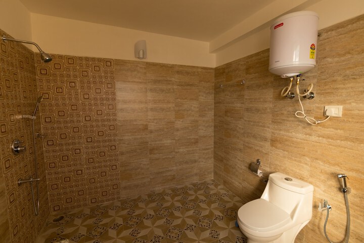 Room 33 of 43