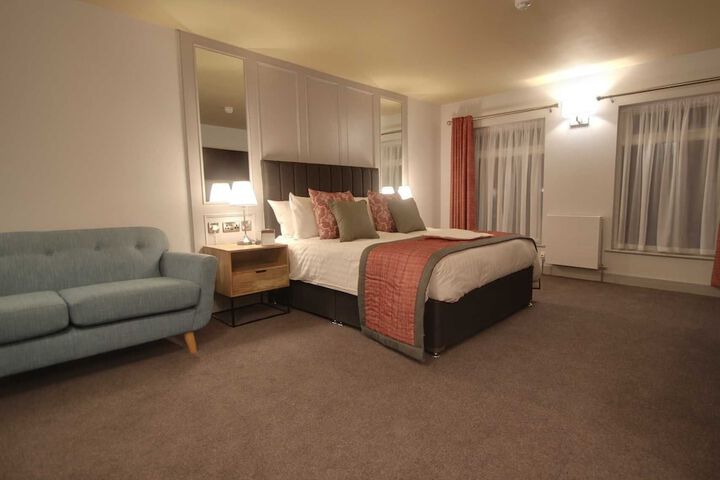 Room 4 of 32