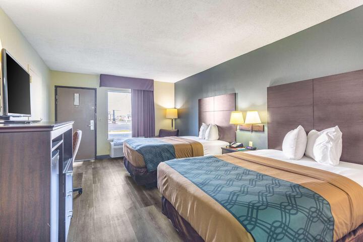 2 Double Beds (1 of 9)