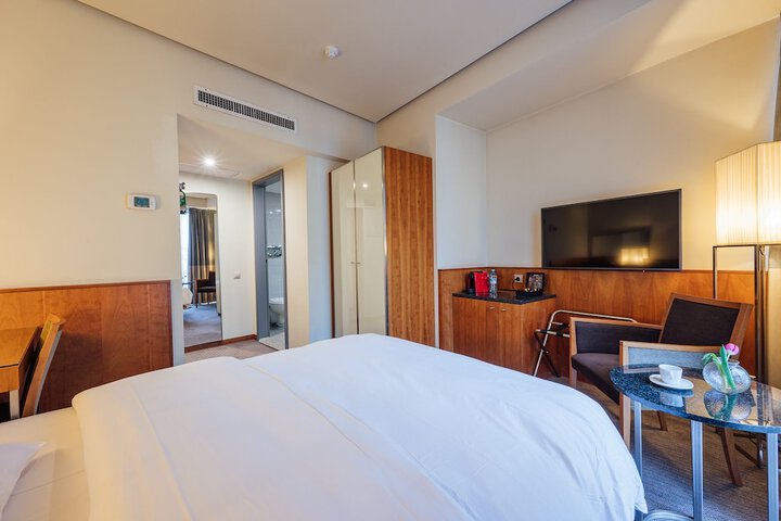 Room 46 of 156