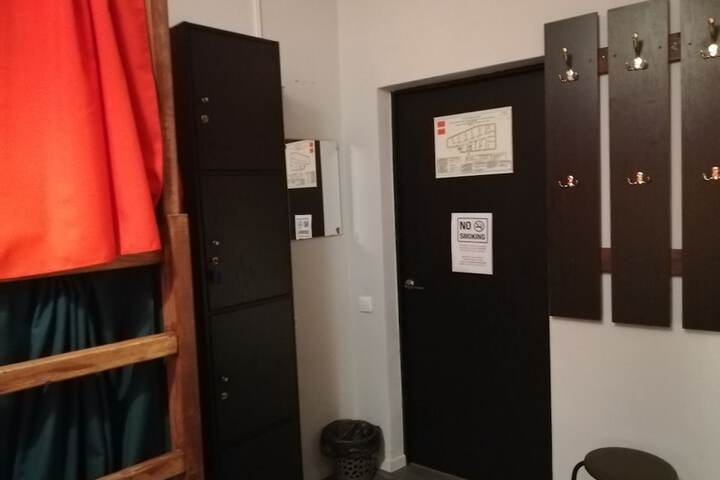 Room 9 of 25