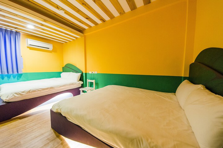 Room 11 of 33