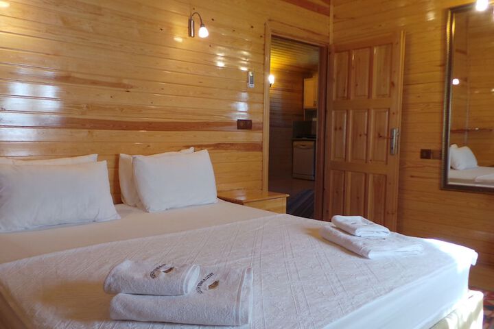 Room 10 of 115
