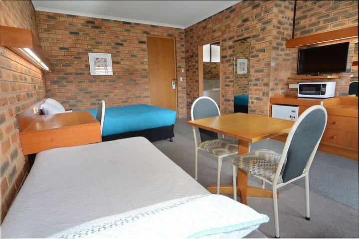 Room 12 of 33