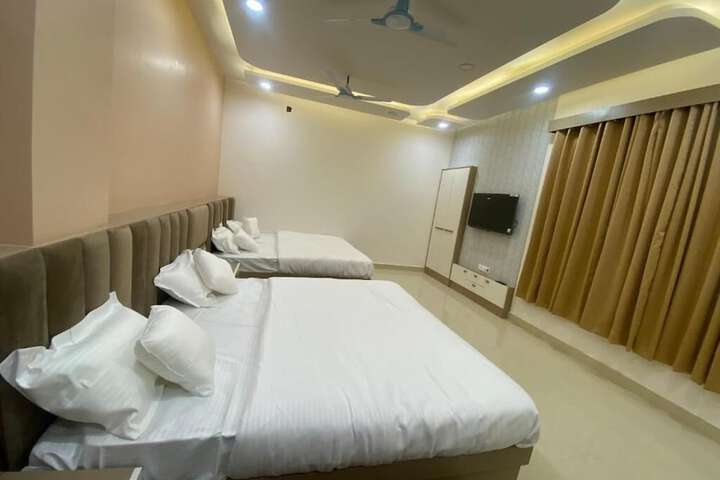 Room 9 of 14