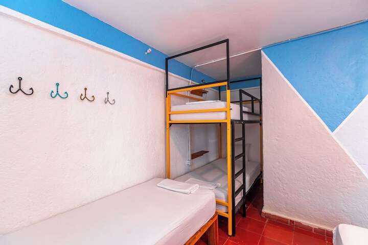 Room 6 of 68