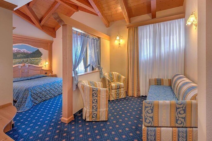 Room 6 of 62