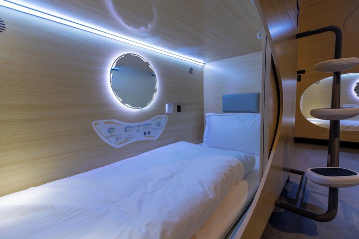 Room 6 of 17