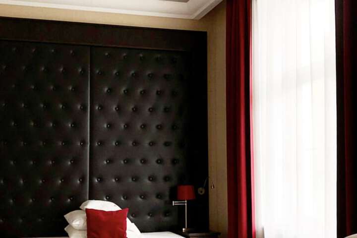 Room 10 of 42