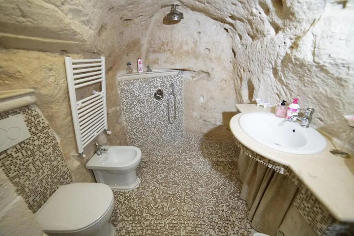 Room 8 of 15