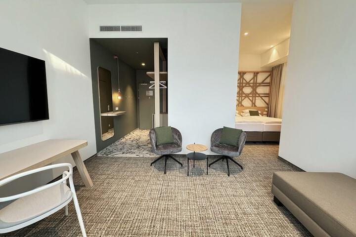 Room 30 of 72