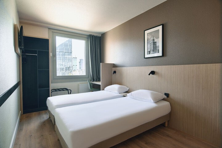 Room 13 of 29