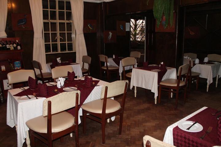 Dining 33 of 43