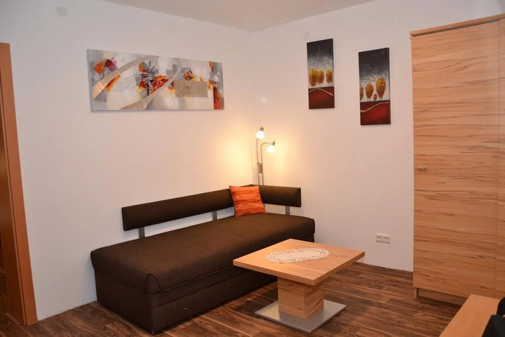 Room 5 of 11