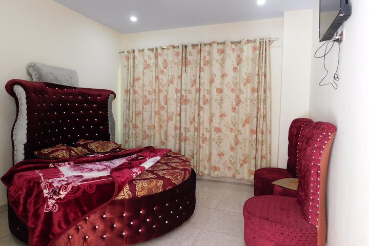 Room 5 of 13