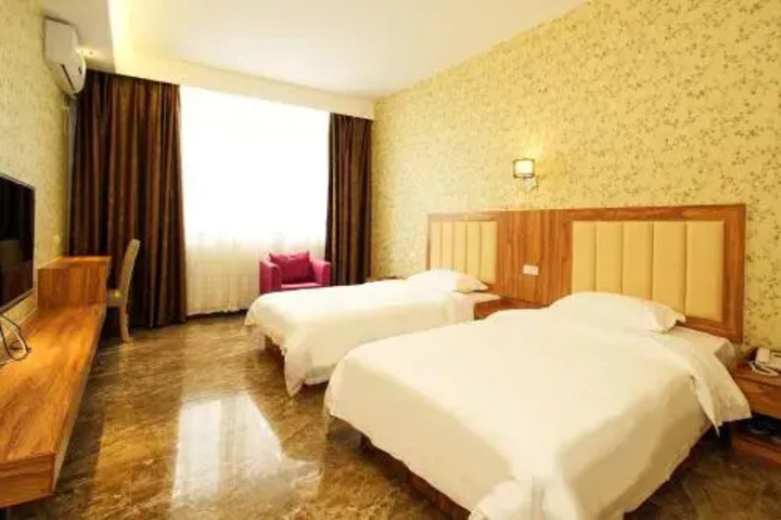Room 4 of 7