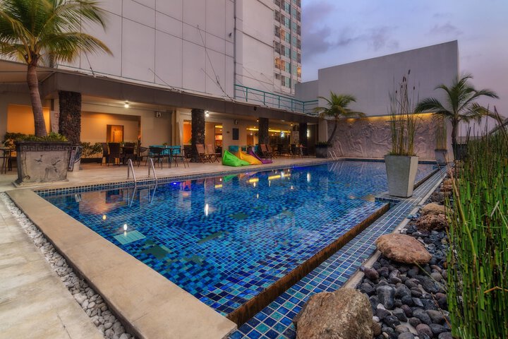 Pools & Facilities