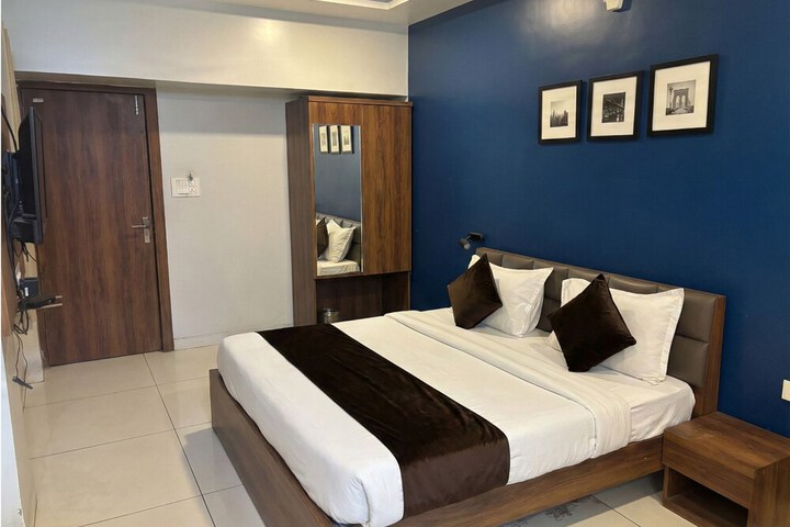 Room 10 of 25