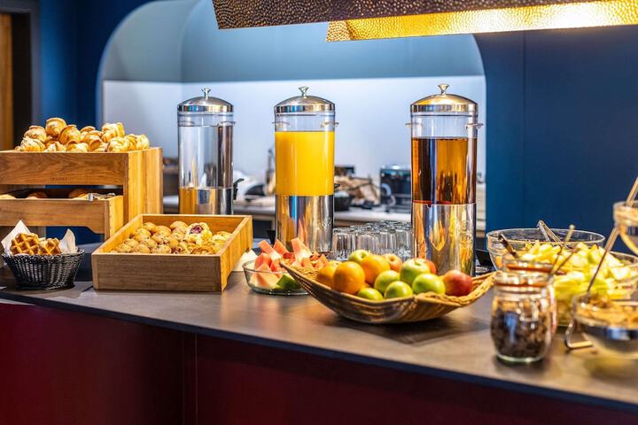 Breakfast/Coffee Service 32 of 39