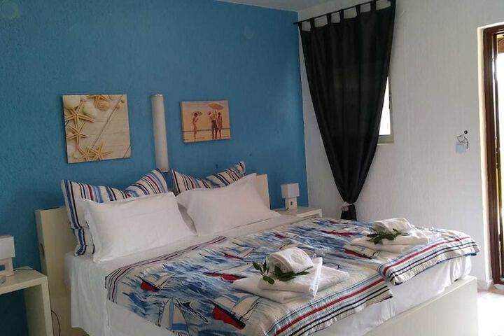 Room 4 of 16