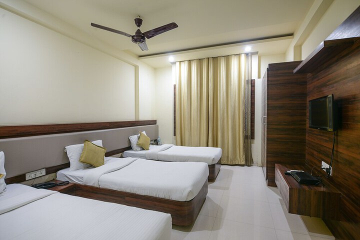 Room 11 of 38
