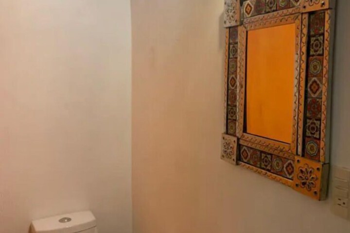 Room 27 of 34