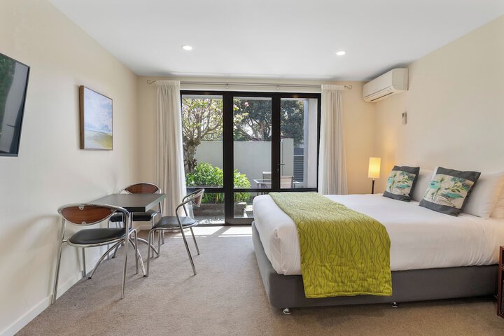 Room 10 of 37