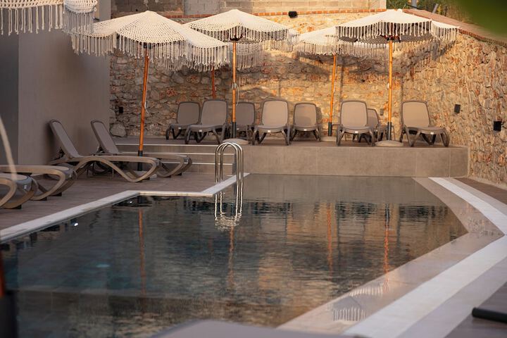 Pool 62 of 95