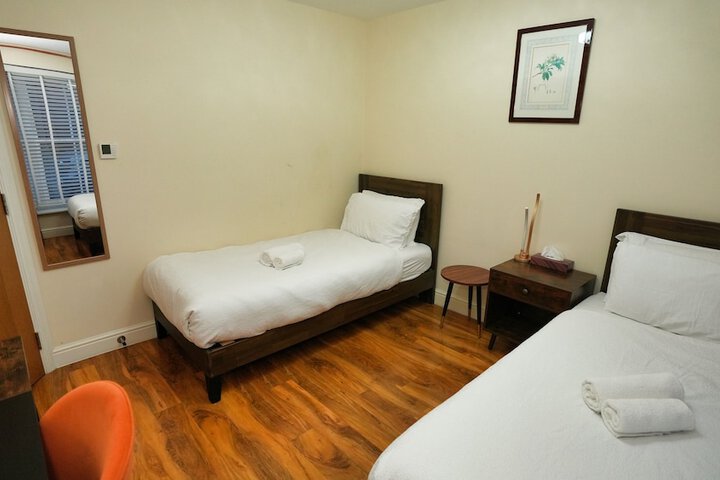 Room 34 of 121