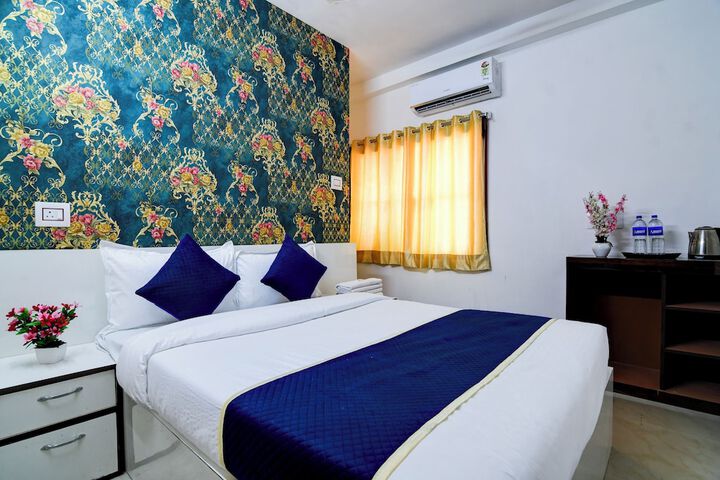 Room 6 of 33