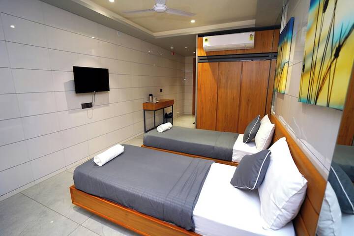 Room 27 of 43