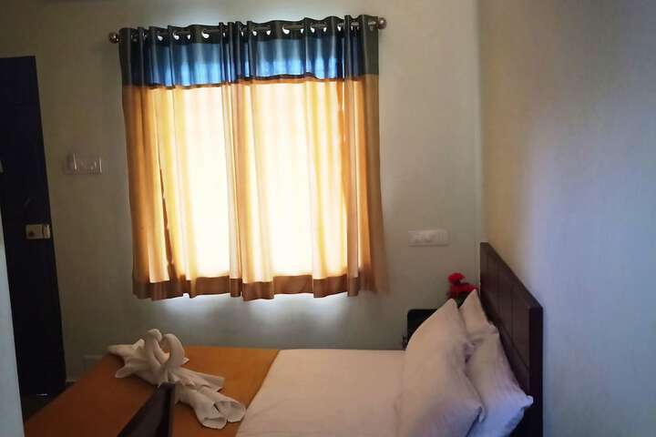 Room 10 of 33