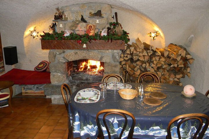 Dining 20 of 51