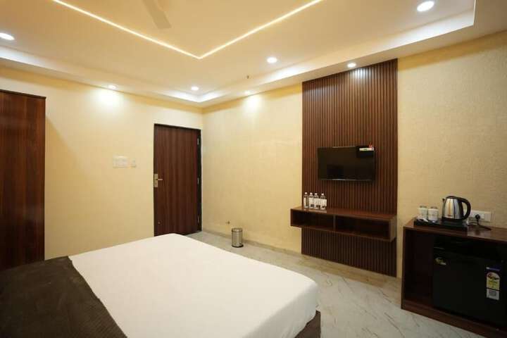 Room 6 of 27
