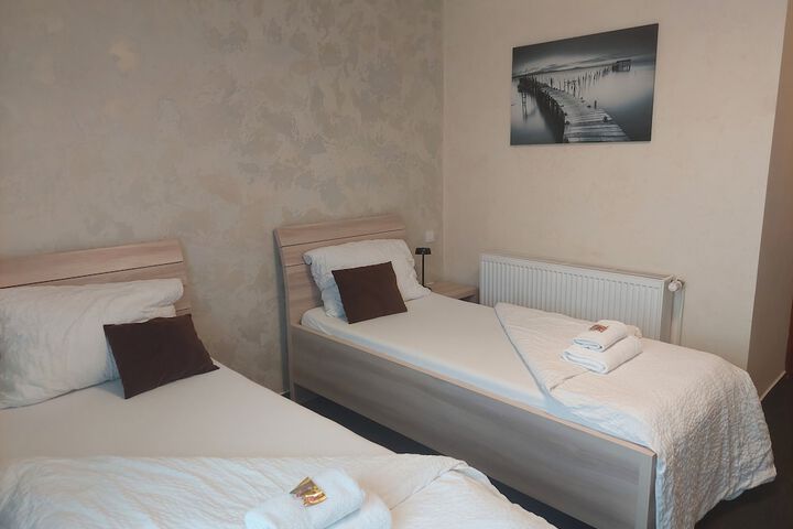 Room 4 of 35