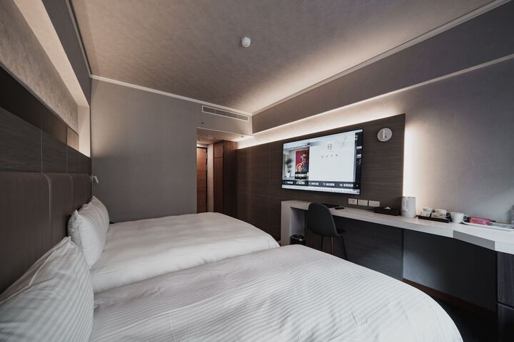 Room 27 of 44