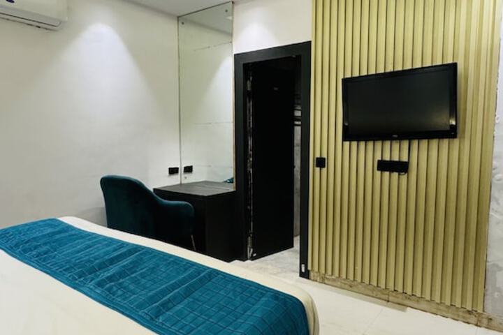 Room 6 of 109